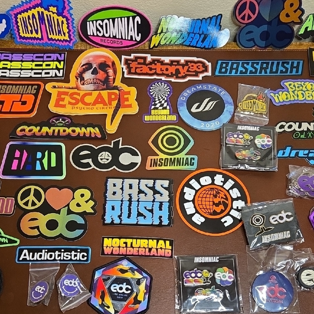 Insomniac EDC Sticker Pins And Key Chain Collection - Multicolor - Picture 8 of 14